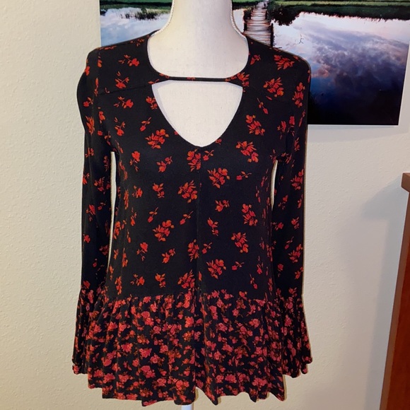 Romantic Black Red Floral Sexy Date Night Blouse Bell Sleeves Ruffled Ruffles S - Picture 3 of 13